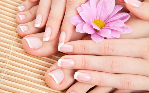 Móng tay bạn sẽ trắng hồng ngay sau khi dùng "thần dược" nhà nào cũng có này