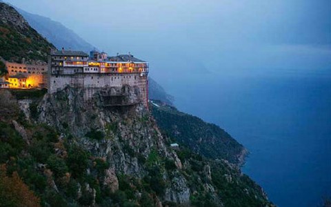 Lạ lùng nơi chị em phụ nữ đặt chân đến sẽ bị phạt 12 năm tù