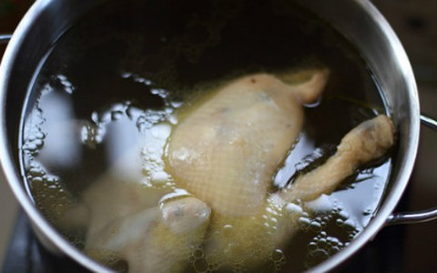 Luộc các loại thịt, cứ canh nhiêu đây thời gian rồi tắt bếp thì chẳng sợ thịt sống hay quá khô nữa