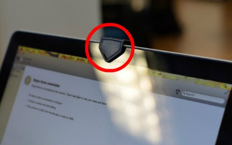 Giám đốc FBI đề nghị bạn che ngay camera của laptop lại nếu không muốn tai họa ập đến