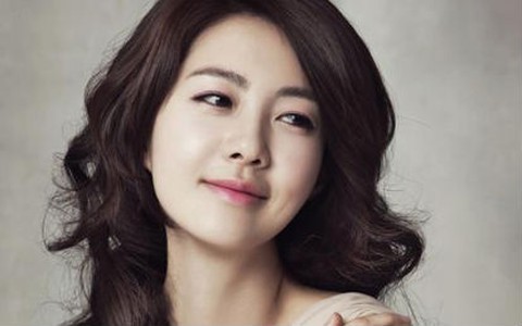 “Nữ hoàng Seon Duk” Lee Yo Won mang bầu lần 2 