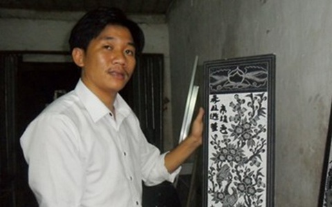 Mối tình cô gái trẻ giúp cựu buôn bạc giả "sống lại"