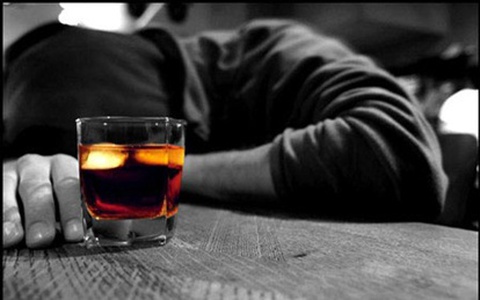 Bị ngăn cấm, nữ sinh lớp 8 cùng người yêu uống thuốc diệt cỏ
