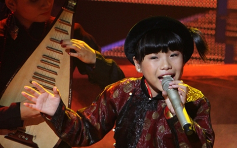 Hát nổi da gà, "Hương Tràm nhí" vẫn rời The Voice Kids