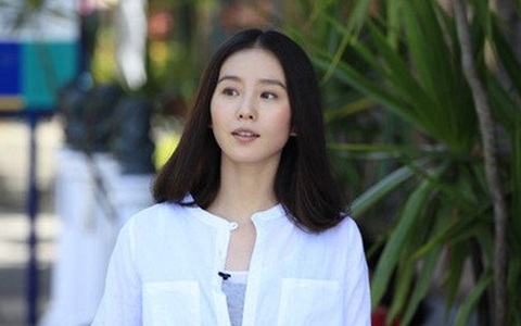 Lưu Thi Thi khoe nét đẹp mong manh, dịu dàng