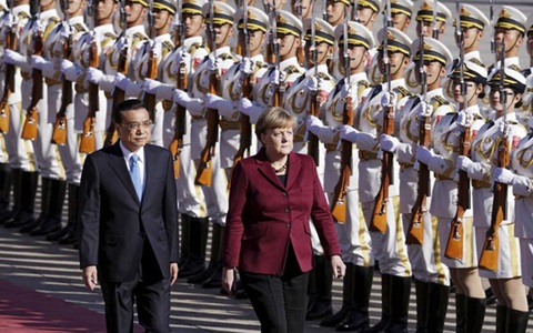 10 bức ảnh lý giải vì sao bà Merkel là "Nhân vật của năm 2015"