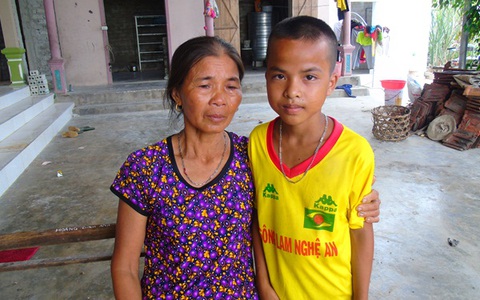 Ước muốn 1 lần được làm giỗ mẹ của 2 đứa trẻ chứng kiến thảm án gia đình ngày mùng 1 Tết