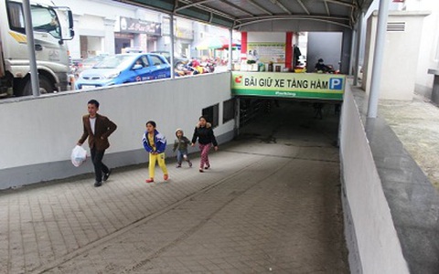Rơi xuống tầng hầm siêu thị Big C Vinh, một phụ nữ tử vong