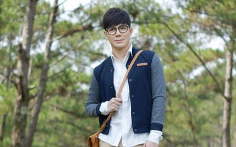 Nathan Lee bất ngờ "trẻ hóa" như học sinh cấp 3