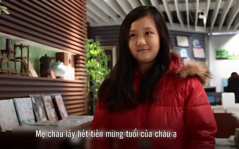 Clip: Phản ứng của trẻ em khi "bị" mẹ lấy hết... tiền lì xì Tết