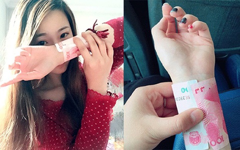 Thiếu nữ Trung Quốc lại sốt "rần rần" với trào lưu đo cổ tay thon bằng tiền