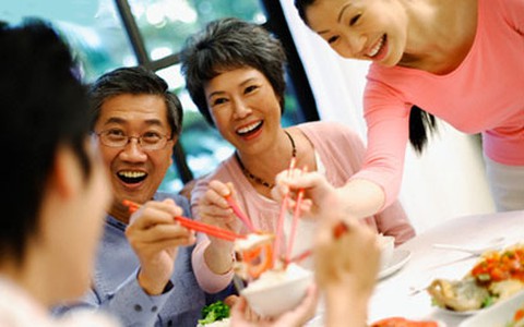 Méo mặt vợ chồng son về quê ăn Tết