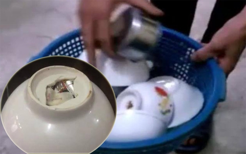 Hà Nội: Phát hiện con chip lạ được gắn dưới đáy bát dùng ăn cơm