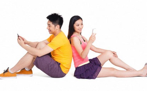 Cam kết của cặp vợ chồng nghiện facebook