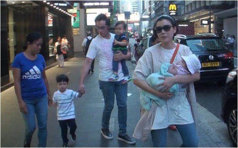 Con gái mới sinh của nam vương TVB Trần Hào lần đầu lộ diện