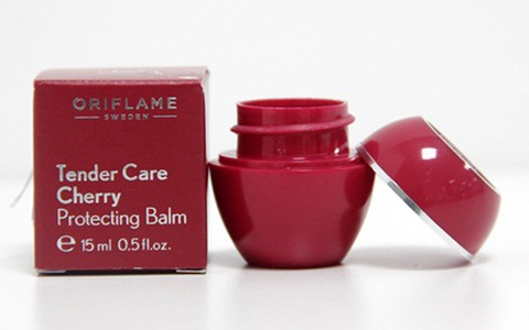 Sáp dưỡng môi Tender Care Cherry: môi mềm nhưng không màu