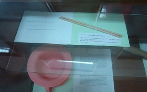 Điên loạn ghen tuông, rắc ớt vào quần lót của vợ