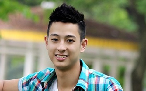 Chàng trai Hot boy đánh vợt cầu lông cao 1m83