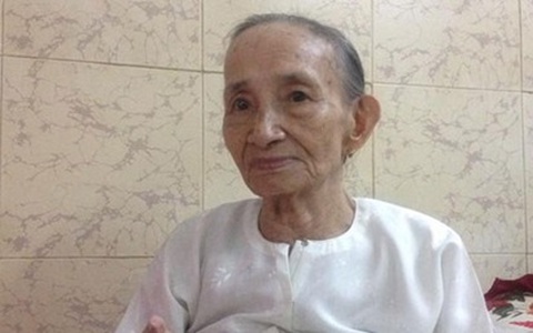 Cụ bà 85 tuổi có nhà trị giá hàng nghìn cây vàng nhờ bán hàng rong