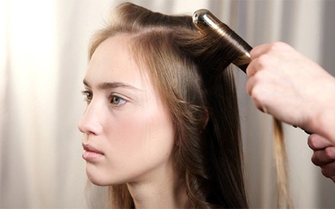 Sai lầm không ngờ khiến tóc bạn bạc sớm