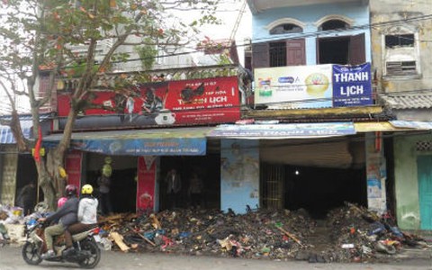 Hai vụ cháy cách nhau vài trăm mét, một người chết