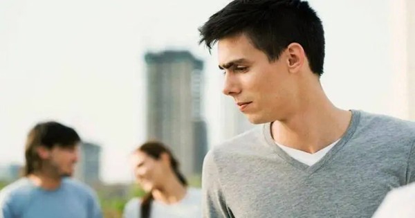 Dấu hiệu rõ mồn một khi chàng ghen