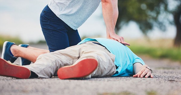 Bác sĩ 27 tuổi đang khỏe mạnh bỗng qua đời vì ngừng tim: Chuyên gia gióng lên hồi chuông cảnh báo
