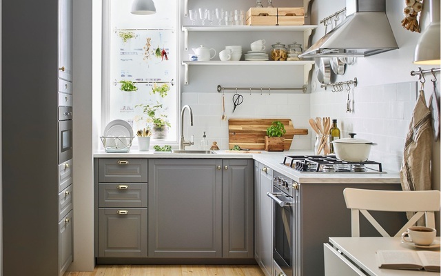 Ánh sáng tự nhiên hay đèn trang trí làm cho căn bếp của bạn trở nên đầy sức sống và sinh động hơn. Mặc cho diện tích phòng bếp diện tích nhỏ, chúng tôi có thể thiết kế cho bạn một gian bếp hoàn hảo với đầy đủ tiện nghi, tối ưu không gian và phù hợp với sở thích của bạn.