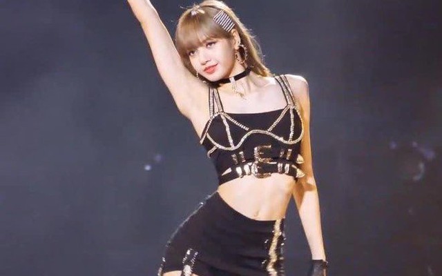 Lisa tại world tour BORN PINK: Đốt mắt người xem với outfit nóng bỏng, cấp  độ quyến rũ ngày càng tăng