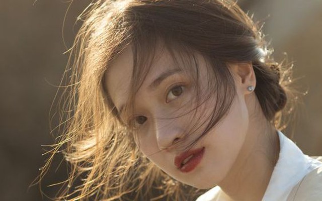 Mới cưới một tháng, chồng tôi đã bực tức yêu cầu tôi đưa hết thẻ lương cho anh