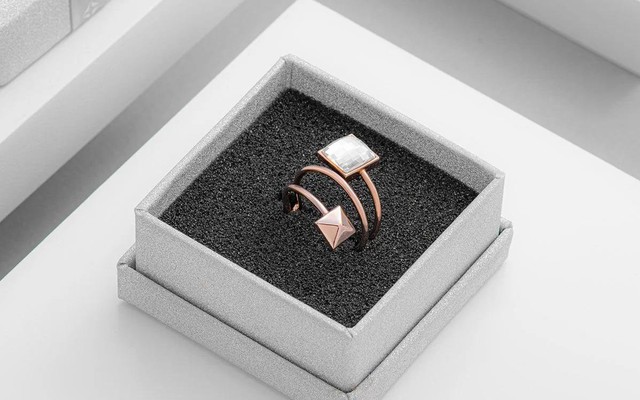 Tuyển chọn các mẫu nhẫn đeo ngón trỏ đẹp, phong cách, trẻ trung