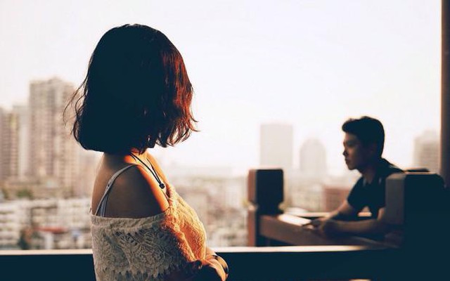 Ngay từ đêm tân hôn, chồng đã bỏ tôi lại một mình để đi với "khách quen"