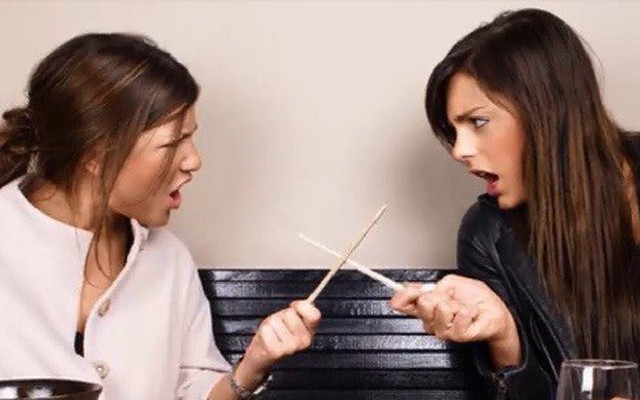 Bị em chồng luôn "rình rập" nói xấu, cho đến tận bây giờ tôi mới hiểu ra lí do của sự thù ghét này