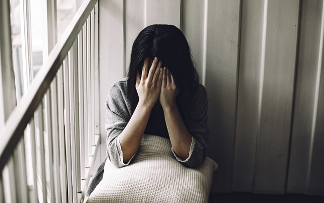 Chồng cho về ngoại ở cữ, tôi hí hửng đi mà không biết anh đang làm chuyện tội lỗi sau lưng mình