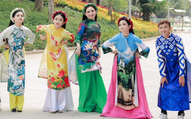 Phi Nhung và các con nuôi rộn ràng đón Xuân mới