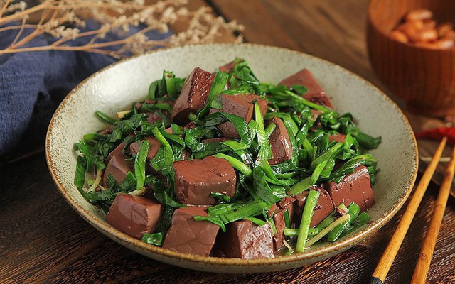 Thải Độc, Bổ Sung Vi Chất Bằng Món Huyết Heo Xào Vừa Ngon Vừa Dễ Làm