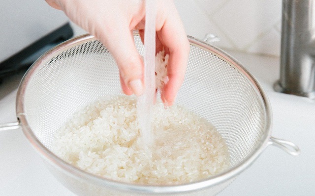 Đừng bỏ phí nước vo gạo, chất tẩy rửa ma thuật không tốn một đồng