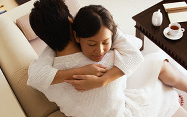 Tình yêu của vợ chồng tôi bắt đầu từ... chuyện chăn gối