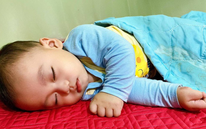 Tâm tư của trẻ qua tư thế ngủ, thuộc thứ 4 cha mẹ nên quan tâm hơn
