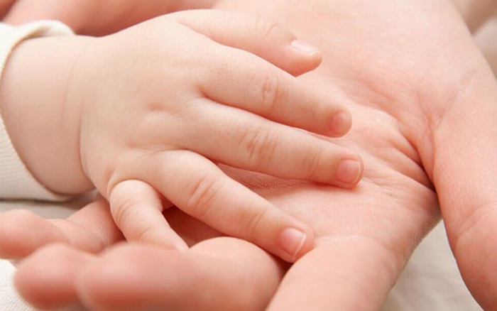 Móng tay bé có đốm trắng hạt gạo là dấu hiệu của thiếu chất gì? Móng tay bé có đốm trắng hạt gạo là dấu hiệu của thiếu chất gì?