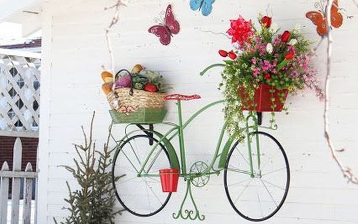 Cùng trang trí vườn của bạn với chiếc xe đạp cũ đầy cổ điển và tính nghệ thuật! Với tông màu pastel và những chi tiết được thiết kế cực kỳ tỉ mỉ, chiếc xe đạp sẽ mang lại một không gian sống đầy cảm hứng và thú vị cho bạn.