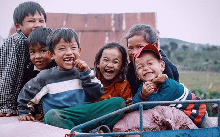 Chùm Ảnh: Nụ Cười Hồn Nhiên Của Những Em Bé Vùng Cao Khiến Đất Cằn Sỏi Đá  Cũng Phải Hóa Mầm Xanh